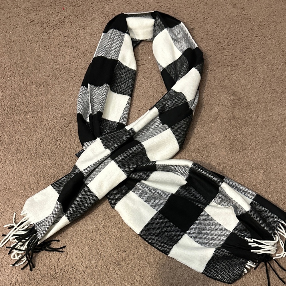 FRAAS Black and White Checkered Scarf